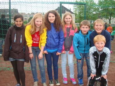 Unsere ehemaligen Kinder als Helfer mit gro&szlig;em Einsatz. Danke! 