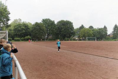 800 m m&uuml;ssen die M&auml;dchen laufen... 