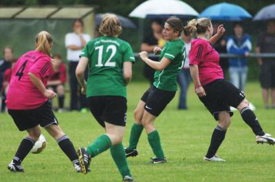 Foto des Albums: Entscheidungsspiel FC Vorwärts Damen - FC Marktleuthen (2)