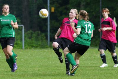Foto des Albums: Entscheidungsspiel FC Vorwärts Damen - FC Marktleuthen (2)