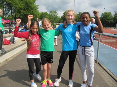 Go for Gold-Stadtmeister bei der Staffel: Jesika, Hannah, Ayleen, Angel! 
