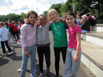 2. Platz bei der Staffel: Maria, Minari, Jolina, Emily! 