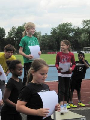 1. Platz, denn Jolina wirft am weitesten, Jesika holt einen tollen 3. Platz. 