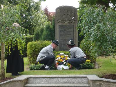 Kranzniederlegung am Kriegerdenkmal 2008 