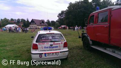 Sanit&auml;tsdienst beim Hahnrupfen in der Spreewaldgemeinde Burg 