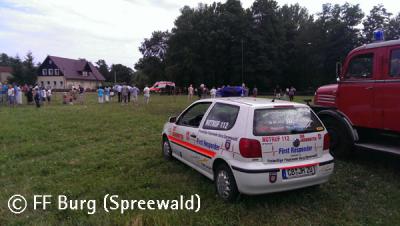 Sanit&auml;tsdienst beim Hahnrupfen in der Spreewaldgemeinde Burg 