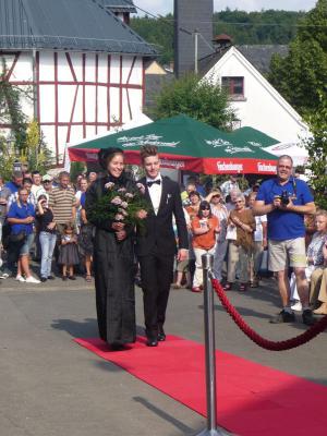 Brautmodenschau Anno Dazumal  (Bild vergr&ouml;&szlig;ern)