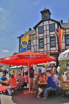 Sonnenschein bei den Festtagen im Juli  (Bild vergr&ouml;&szlig;ern)