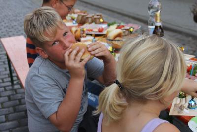 Foto des Albums: Gehofen isst gemeinsam 'ne Bemme zum Abendbrot