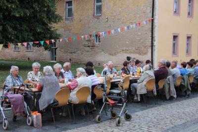 Foto des Albums: Gehofen isst gemeinsam 'ne Bemme zum Abendbrot