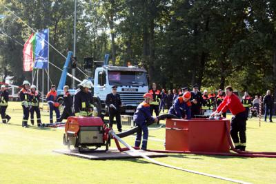 Burger Jugendfeuerwehr (AK unter 14) beim Wettkampflauf L&ouml;schangriff 