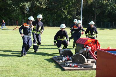 Burger Jugendfeuerwehr (AK &uuml;ber 14) beim Wettkampflauf L&ouml;schangriff 