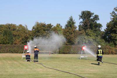 Burger Jugendfeuerwehr (AK &uuml;ber 14) beim Wettkampflauf L&ouml;schangriff 
