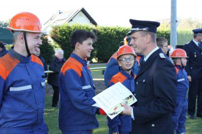 Siegerehrung: 2. Platz f&uuml;r Burger Jugendfeuerwehr in der Wertung AK unter 14 