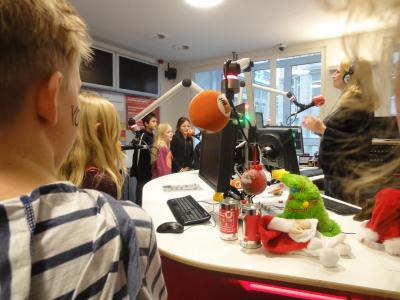 Foto des Albums: Spendenübergabe bei Radio HH -"Hörer helfen Kindern" (18.12.2013)