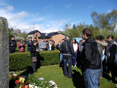 Fotoalbum Eine französische Delegation und Schülergruppe besuchten am 14.04.2014 die Gedenkstätte „Juliushütte“ in Ellrich