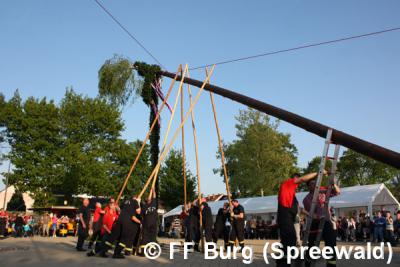 Foto des Albums: Maibaum aufgestellt
