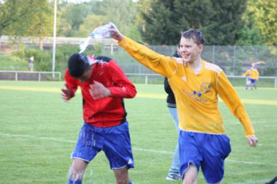 Foto des Albums: Meister siegt weiter - Wasserduschen gehen auch