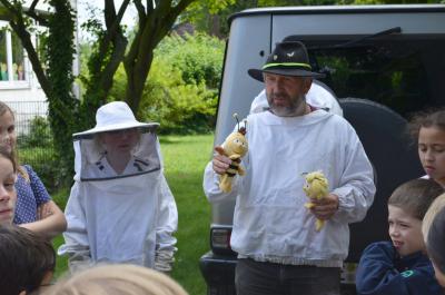 Foto des Albums: Aktionstage: Falkner und Imker zu Besuch