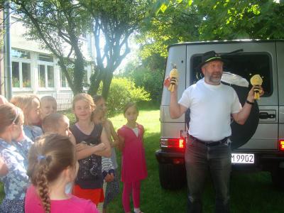 Foto des Albums: Aktionstage: Falkner und Imker zu Besuch