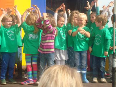 Foto des Albums: Auftritt mit der SingPause auf dem Familienfest (Dycker Feld)