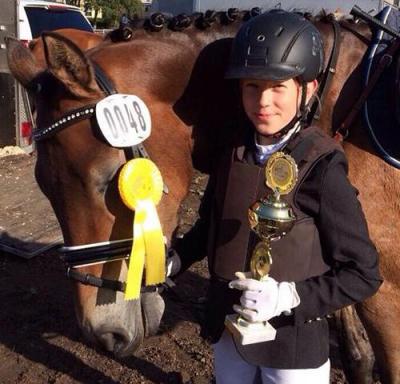 Hanna Rehpenning - Pebbels vM Sieger Mini-Springen Kl. E  (Bild vergr&ouml;&szlig;ern)