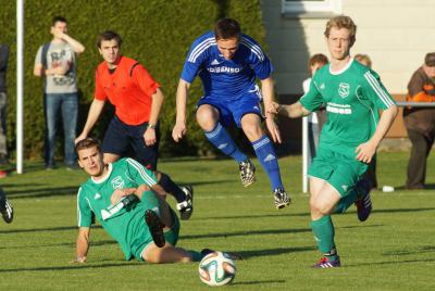 Foto des Albums: FC Vorwärts Röslau – ASV Veitsbronn-Siegelsdorf (2)