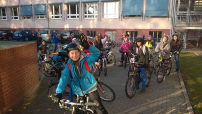 Foto des Albums: Ausflug der 6b zu Sigis Schafen
