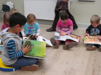 Foto des Albums: „Pippilothek??? Eine Bibliothek wirkt Wunder“ – 1. Projekttag für eine Gruppe der Kita (19.11.2014)