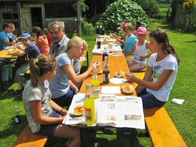 Foto des Albums: Rassegeflügelzuchtverein lud Ferienprogramm-Kinder zum Besuch ein