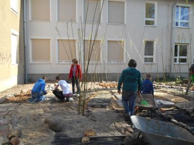 Foto des Albums: Projekt Schulgartengestaltung (29. 04. 2015)