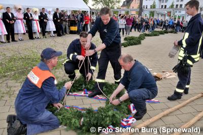 Foto des Albums: Der Maibaum steht