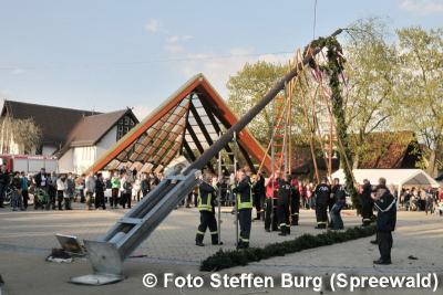 Foto des Albums: Der Maibaum steht