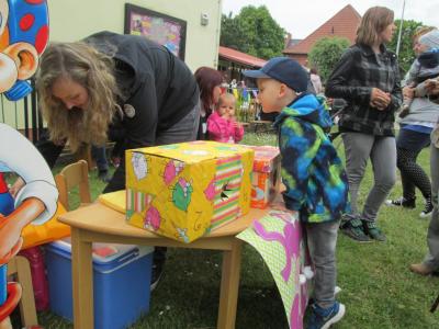 Foto des Albums: Straßenfest der Kita Regenbogen zum Kindertag 2015 (01.06.2015)
