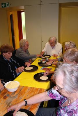 Foto des Albums: Aktion Altenheim Pizza backen