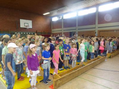 Alle singen f&uuml;r die Viertkl&auml;ssler... 