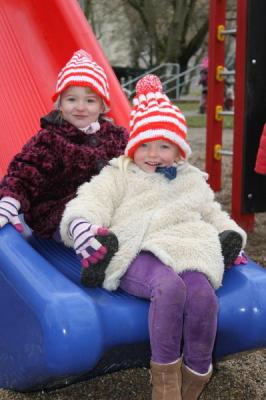 Foto des Albums: Kinder stürmen neue Spielgeräte