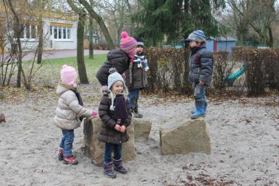 Foto des Albums: Kinder stürmen neue Spielgeräte