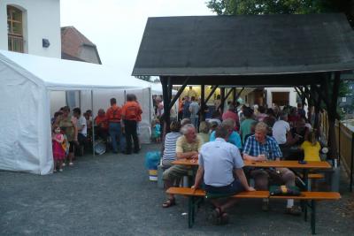Viele G&auml;ste bereits am Freitag Abend.   (Bild vergr&ouml;&szlig;ern)