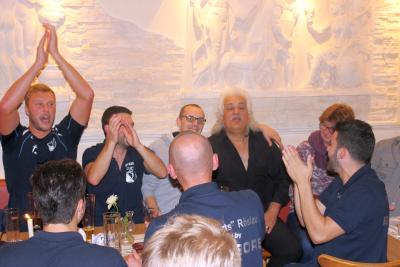 Foto des Albums: Einkehr bei Toni nach dem Sieg in Fürth
