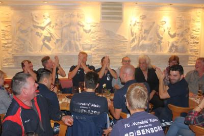 Foto des Albums: Einkehr bei Toni nach dem Sieg in Fürth