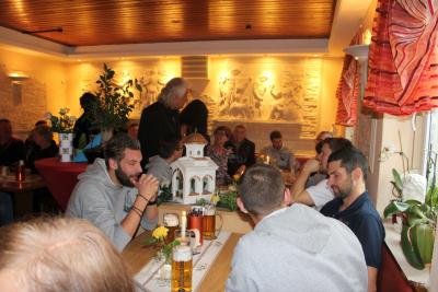 Foto des Albums: Einkehr bei Toni nach dem Sieg in Fürth