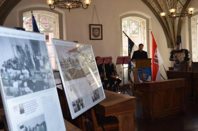 Foto des Albums: Feierliche Festveranstaltung und Ausstellungseröffnung im Perleberger Rathaus am 25. Jahrestag der Deutschen Einheit (05. 10. 2015)