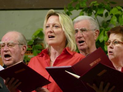 Foto des Albums: Liederabend in Holzkirchhausen mit dem Gemeinsamen Chor (16.05.2015)