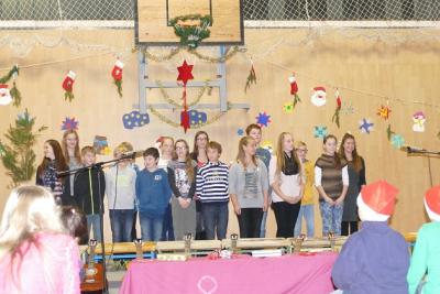 Klasse 6 singt 