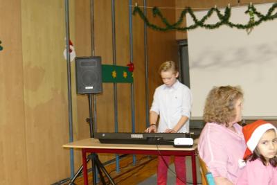 Fabian am Klavier 