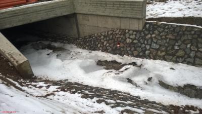 Ansicht der Br&uuml;ckenbaustelle Einlaufseite Sprotte   (Foto: Gemeinde) 