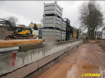 Ansicht der Br&uuml;ckenbaustelle Richtung Heukewalde   (Foto: Strabag) 
