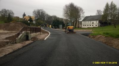 Ansicht der Br&uuml;ckenbaustelle Richtung Heukewalde (Foto: Gemeinde) 