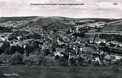 Vorschaubild: 1962 - Ortsansicht aus Richtung der heutigen Umgehungsstraße